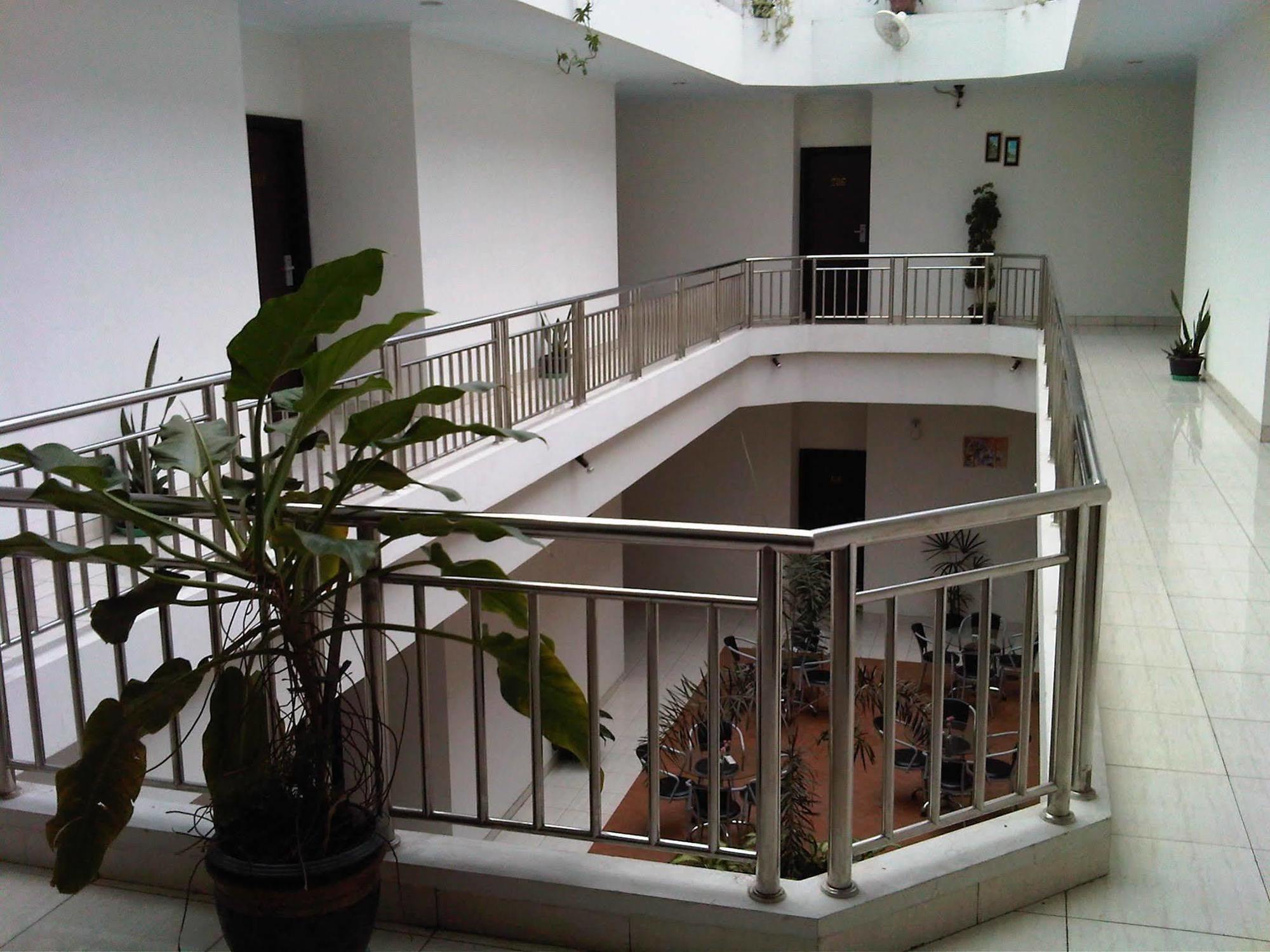 Hotel Lucky Inn Manado Exterior photo